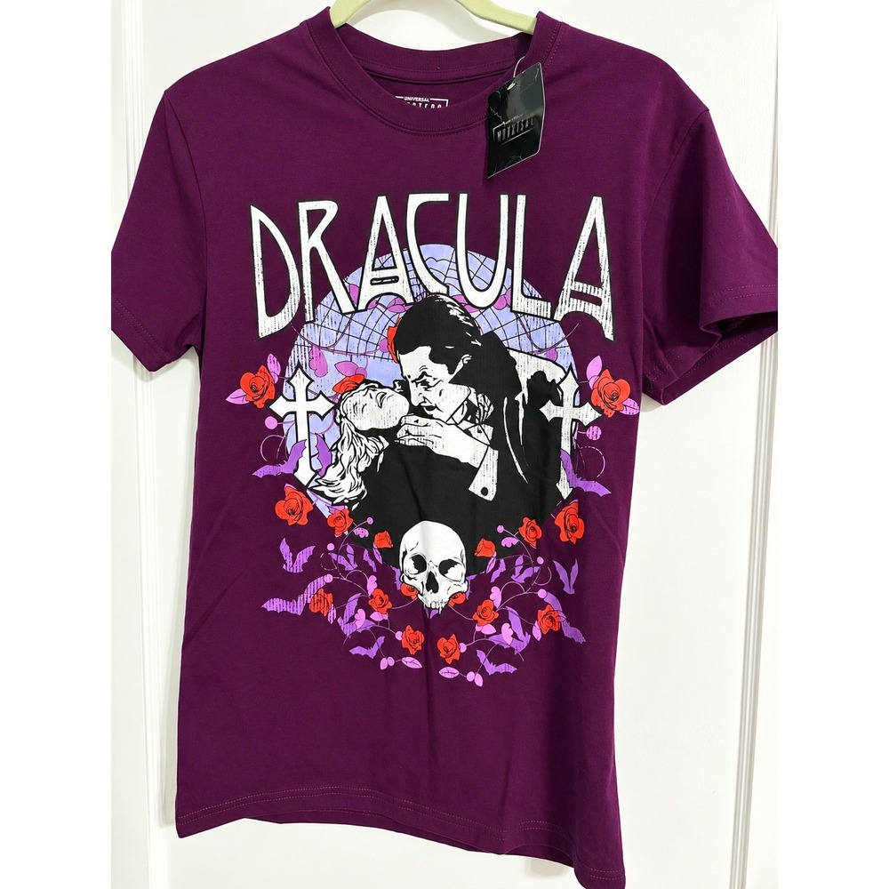 Universal Monsters Dracula Graphic Tee Purple Horror Movie T-Shirt Medium NWT